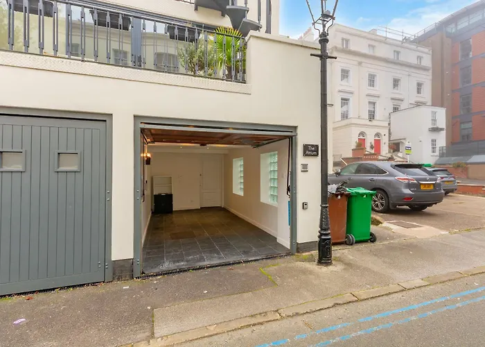 Luxury Spacious Flat For 4 Guests & Free Parking