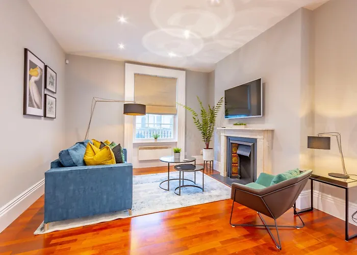 Luxury Spacious Flat For 4 Guests & Free Parking