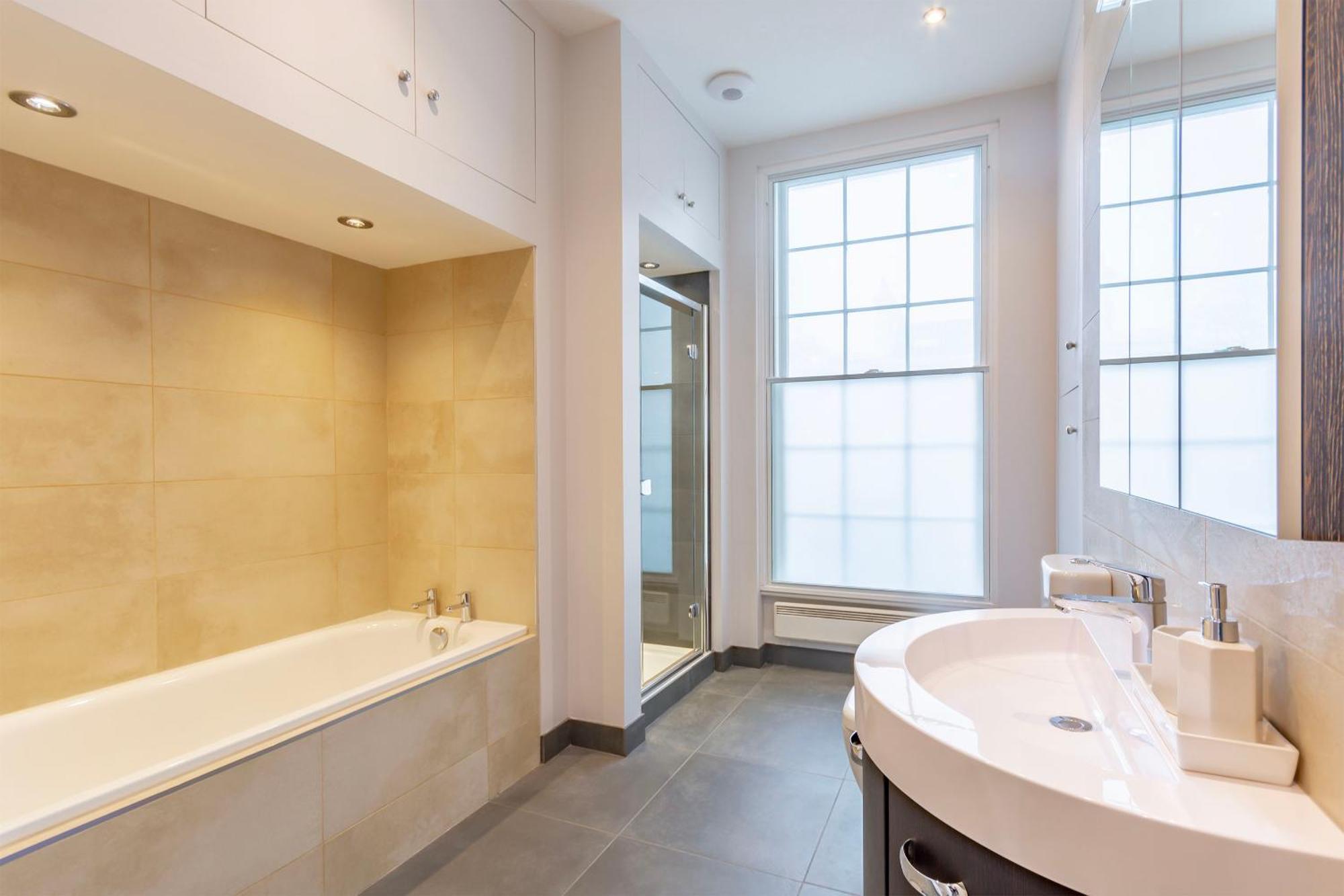 Luxury Spacious Flat For 4 Guests & Free Parking Appartamento