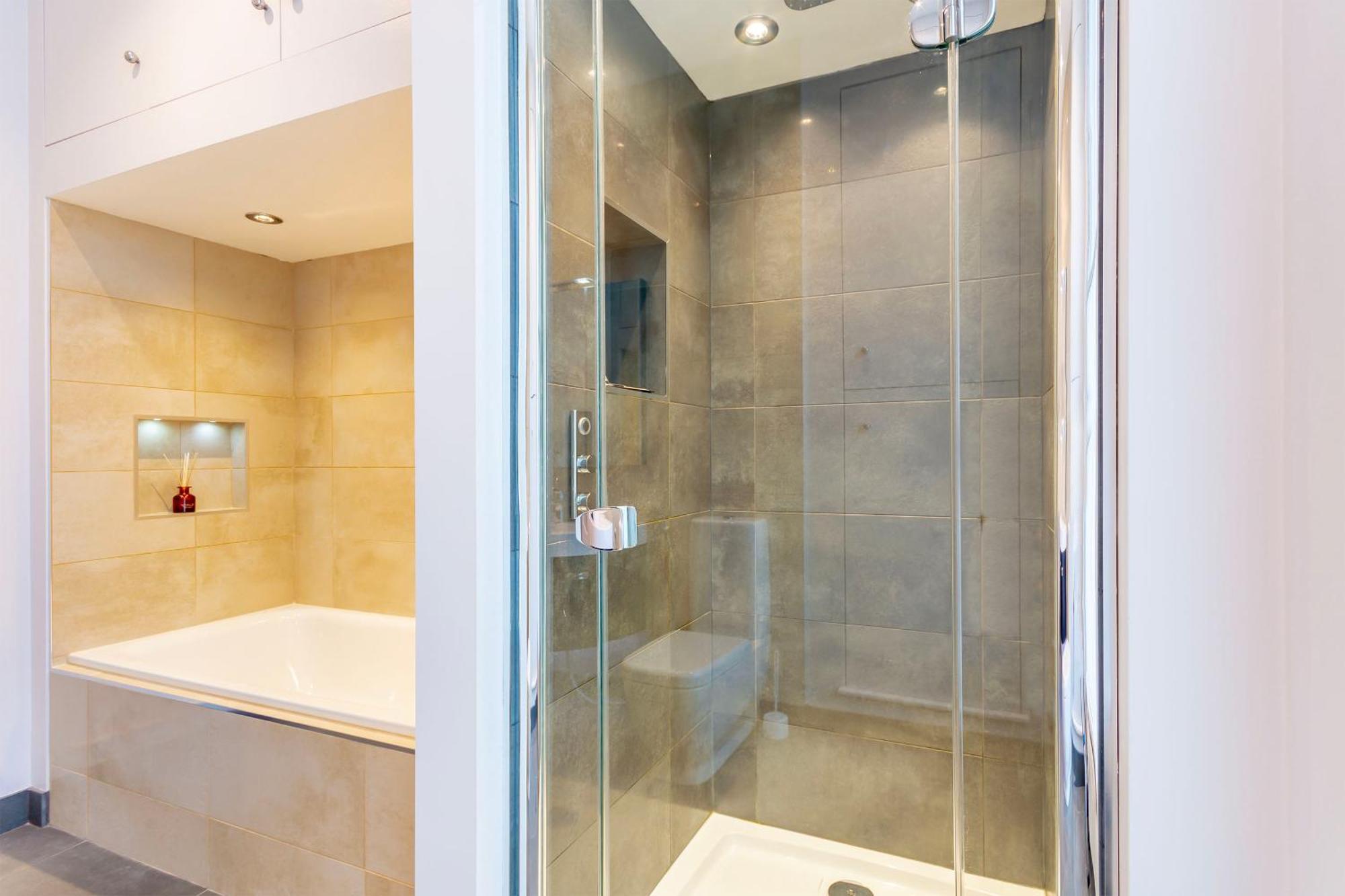 Luxury Spacious Flat For 4 Guests & Free Parking Appartamento
